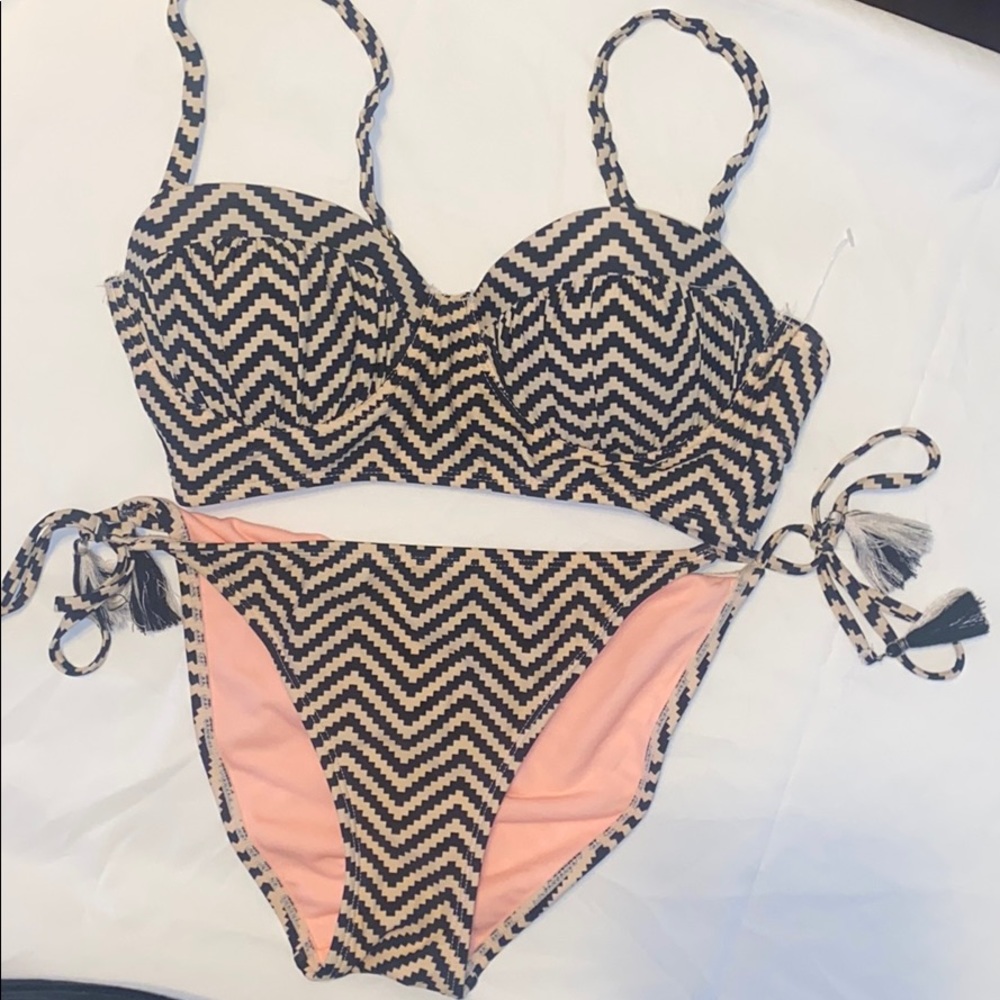 Woman’s 2pc bathing suit